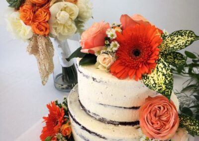 wedding flowers with cake 172