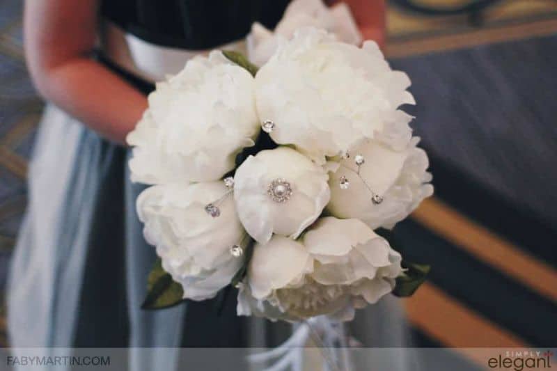 7 ways to personalize your wedding flowers